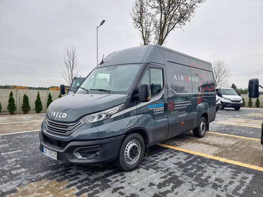 IVECO Daily 35S18 FURGON